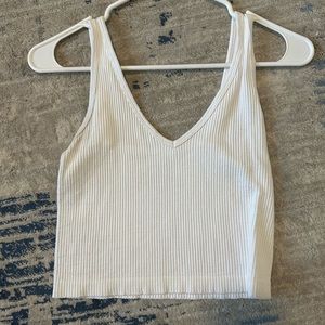 Size M white plain crop top